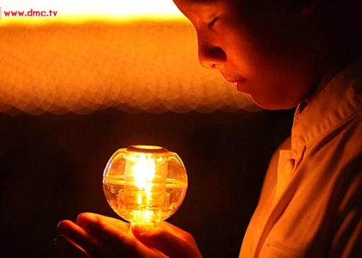 Bố thí và cúng dường là một trong những hạnh tu căn bản của hàng Phật tử tại gia - Ảnh: DMC